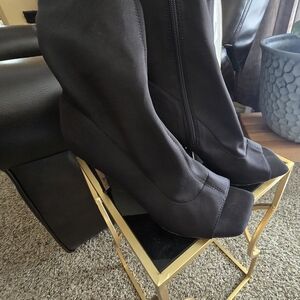 Rouge! Chic Black Heeled Open Toe Boots
